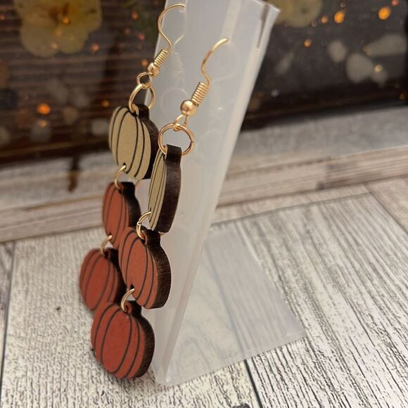 Fall Pumpkin Wooden Earrings NWT - Picture 2 of 2